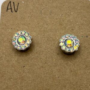 ✨5/$25✨ Iridescent Stud Earrings